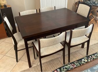 Vamdrup Stolefabrik Danish Mid Century Modern Table with 6 Vamdrup Stolefabrik Chairs.