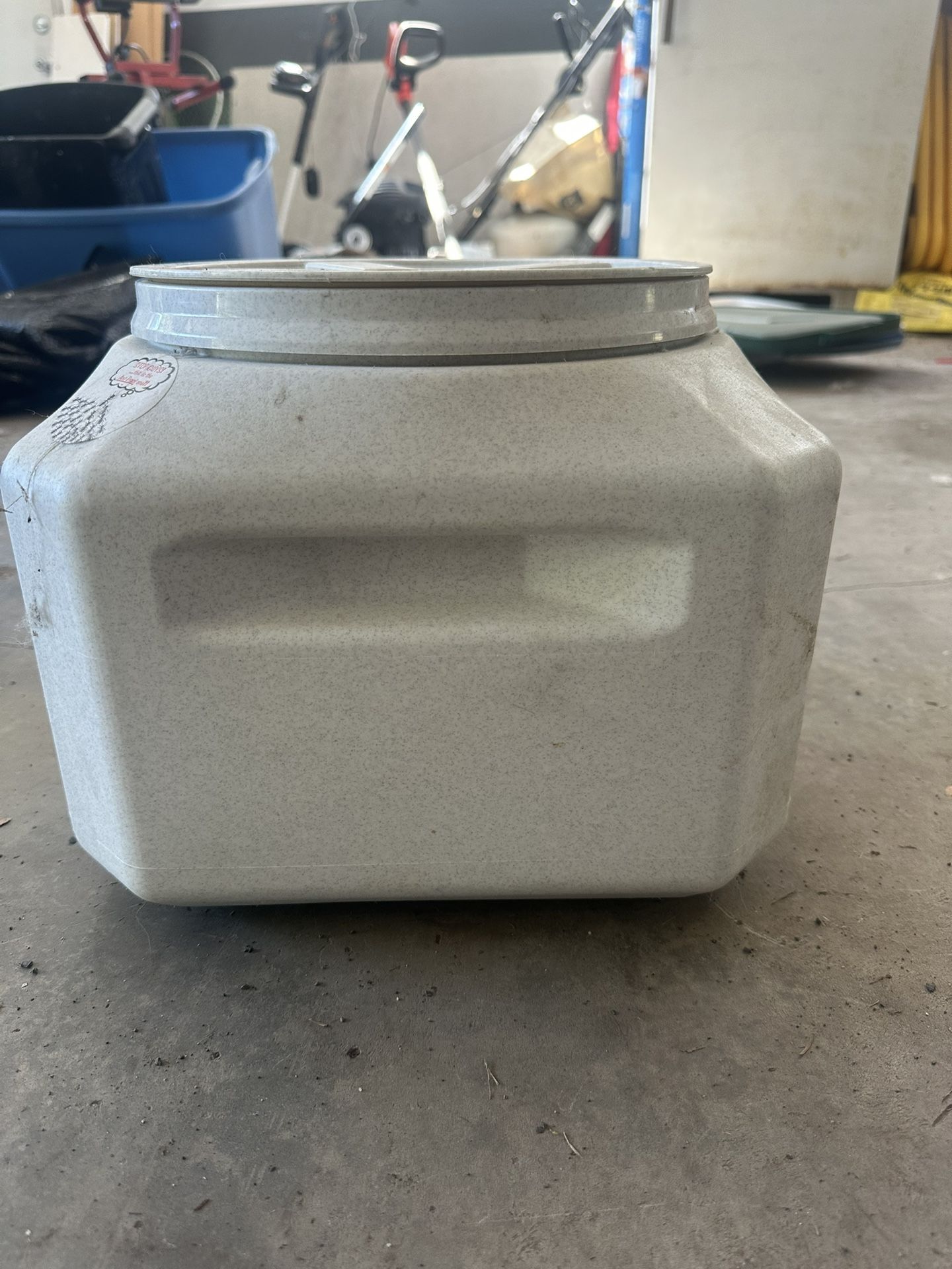 Animal food storage container