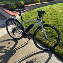 Charge City E-bike  like new electric bicycle