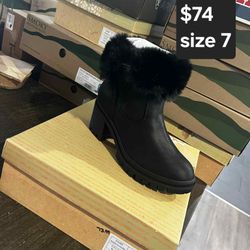 North Park Women’s Fuzzy Boots (Size 7) (Black) (Brand New)