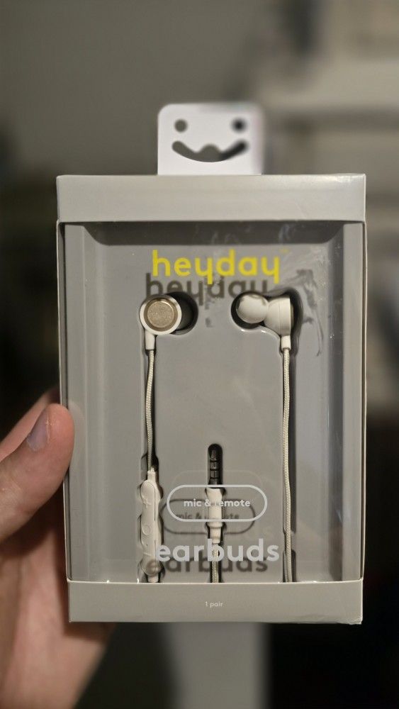🎧 Heyday Wired Earbuds – Brand New
