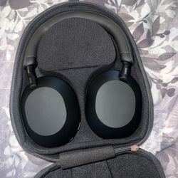 Sony WH- 1000XM5 Bluetooth  Headphones 