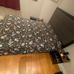 Queen Bed frame (Like New) & Queen Mattress 