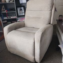 Southern Motion Power Recliner 