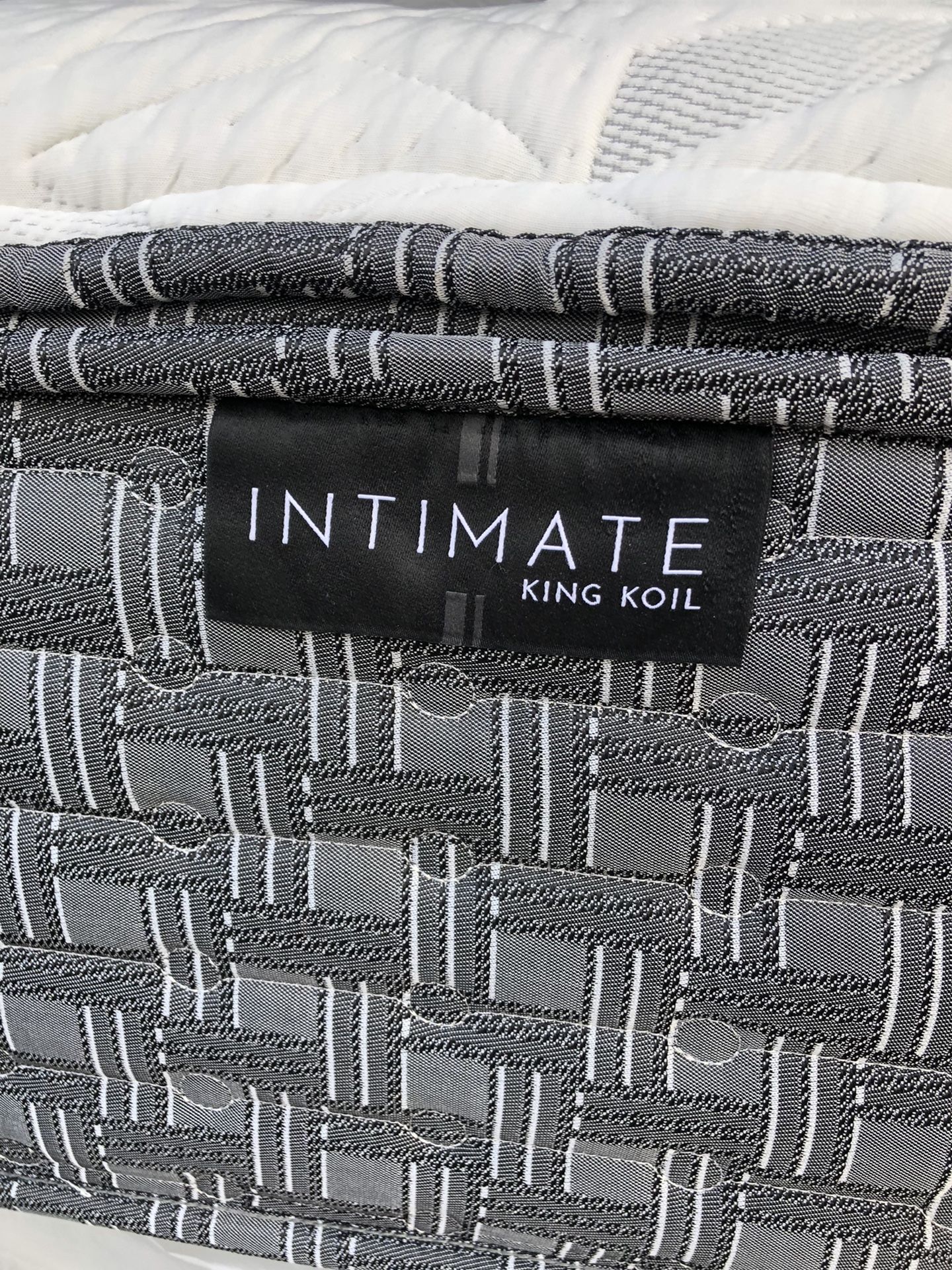 California King Size Bed Mattress King Koil Intimate Medium Firm Euro Top Pillow Serta Sealy Stearns & Foster Aireloom Kluft Hotel Tempurpedic Purple