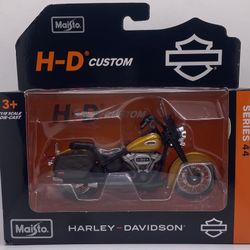 2023 Harley-Davidson Heritage Classic HD Custom Series 44 1:18 Maisto 31360-44