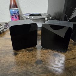 2 1.0 Vive/Steamvr base stations 