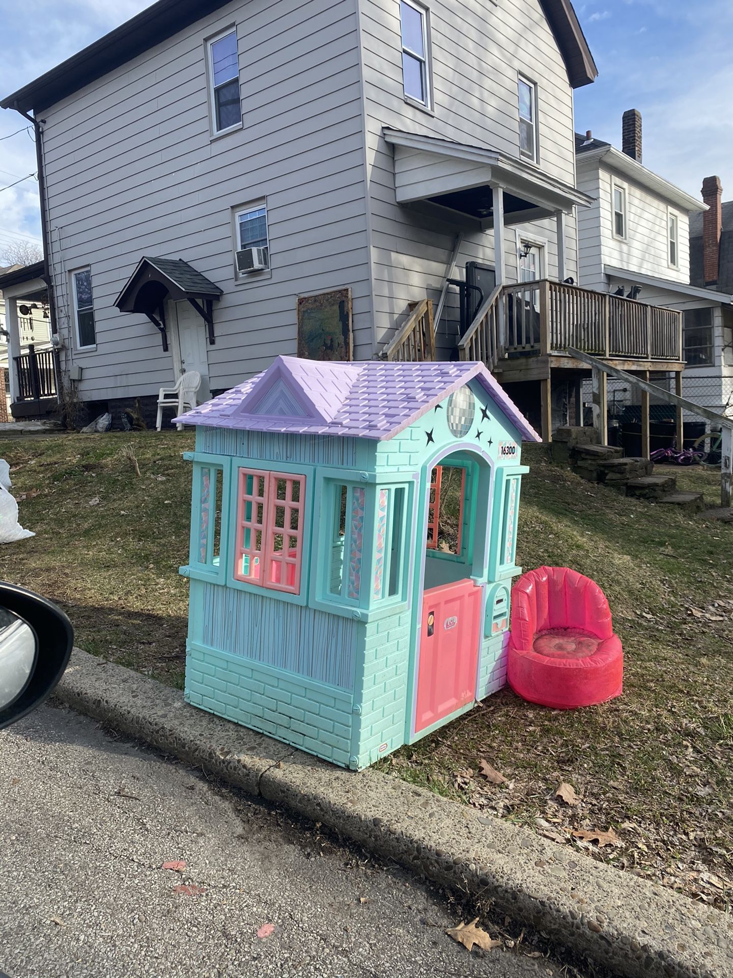 Lol outdoor playhouse 2025