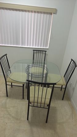 Diner table and 4 chairs