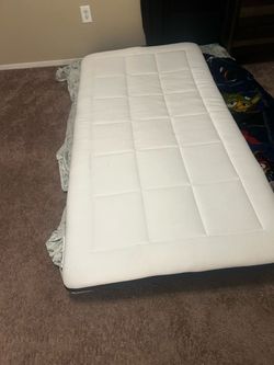 4 inch twin mattress topper like new was covered with mattress protector