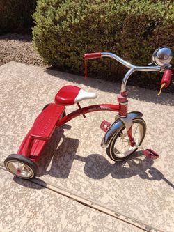 Radio Flyer Kids Classic Red Tricycle