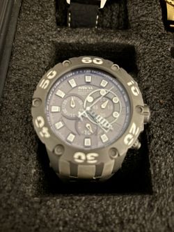 Grey Men Invicta Watch