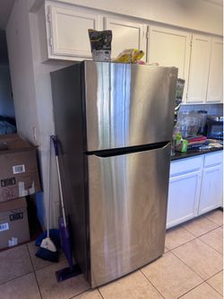 Refrigerator 300$