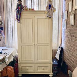 Elegant Ethan Allen Wardrobe 