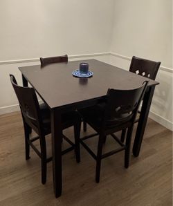 Dining Table and 4x Chairs