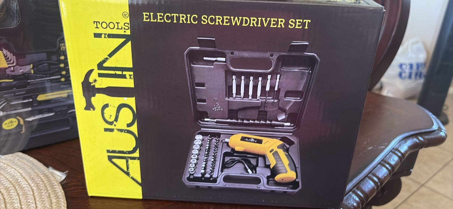 Electric screwdriver set by Austin tools