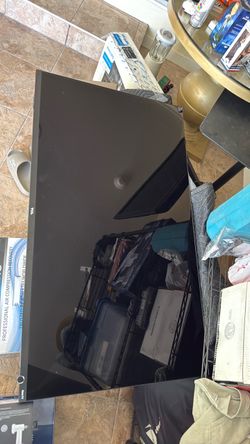 TCL 45 inch  smart tv  with  rocku in good condition