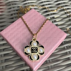CHARM NECKLACE