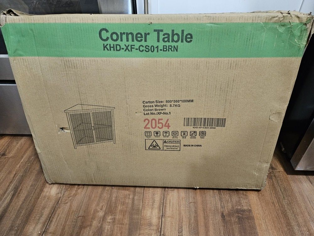 Corner End Table (Deadstock, SEND OFFERS)