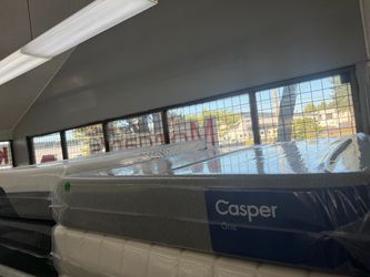 QUEEN SIZE CASPER MATTRESS & BOX SPRING BED SET