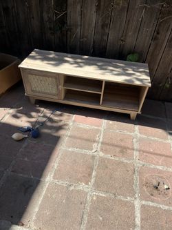 Tv Stand Table 40$ OBO