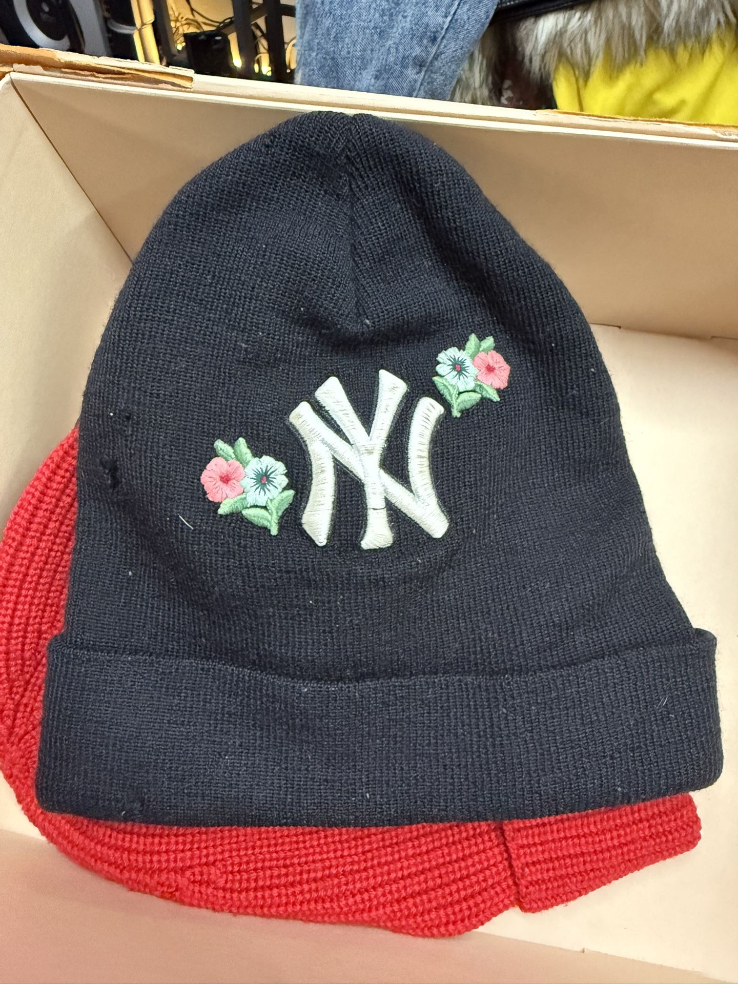 GUCCI x NY New York Yankees Black Flowers 100% Wool Beanie Hat Size:M (57) Rare