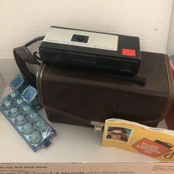 Kodak Pocket Instamatic 20 Camara With Case & A Few Flash’s 