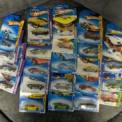 29 Hot Wheels Corvette Lot 