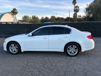 2015 Infiniti Q40