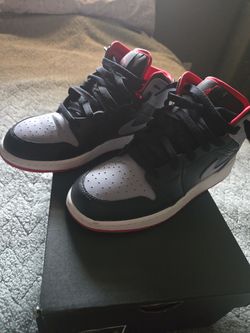 Air Jordan 1 Mid, Black/Cement Grey-Fire Red.