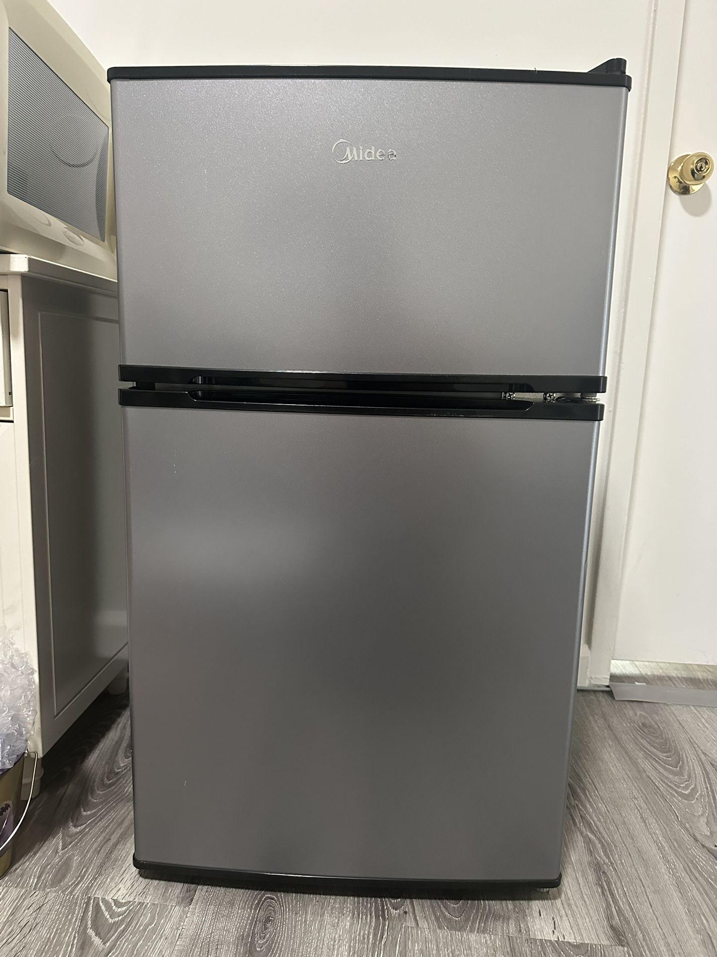 Midea Mini Fridge