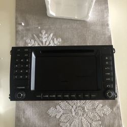 Porsche Cayenne OEM Stereo System Very Good