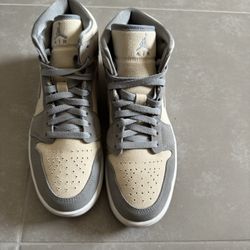 Air Jordan 1 Mid Coconut Grey