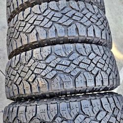 275/70/18 Vendo Un Set De Llantas Marca Goodyear En Muy Buenas Condiciones De Vida Las 4 🏁✅