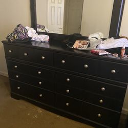 Black Queen Shay Bed With Mattress