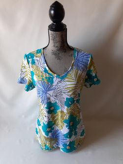 Karen Scott women's floral v-neck short sleeve top size M