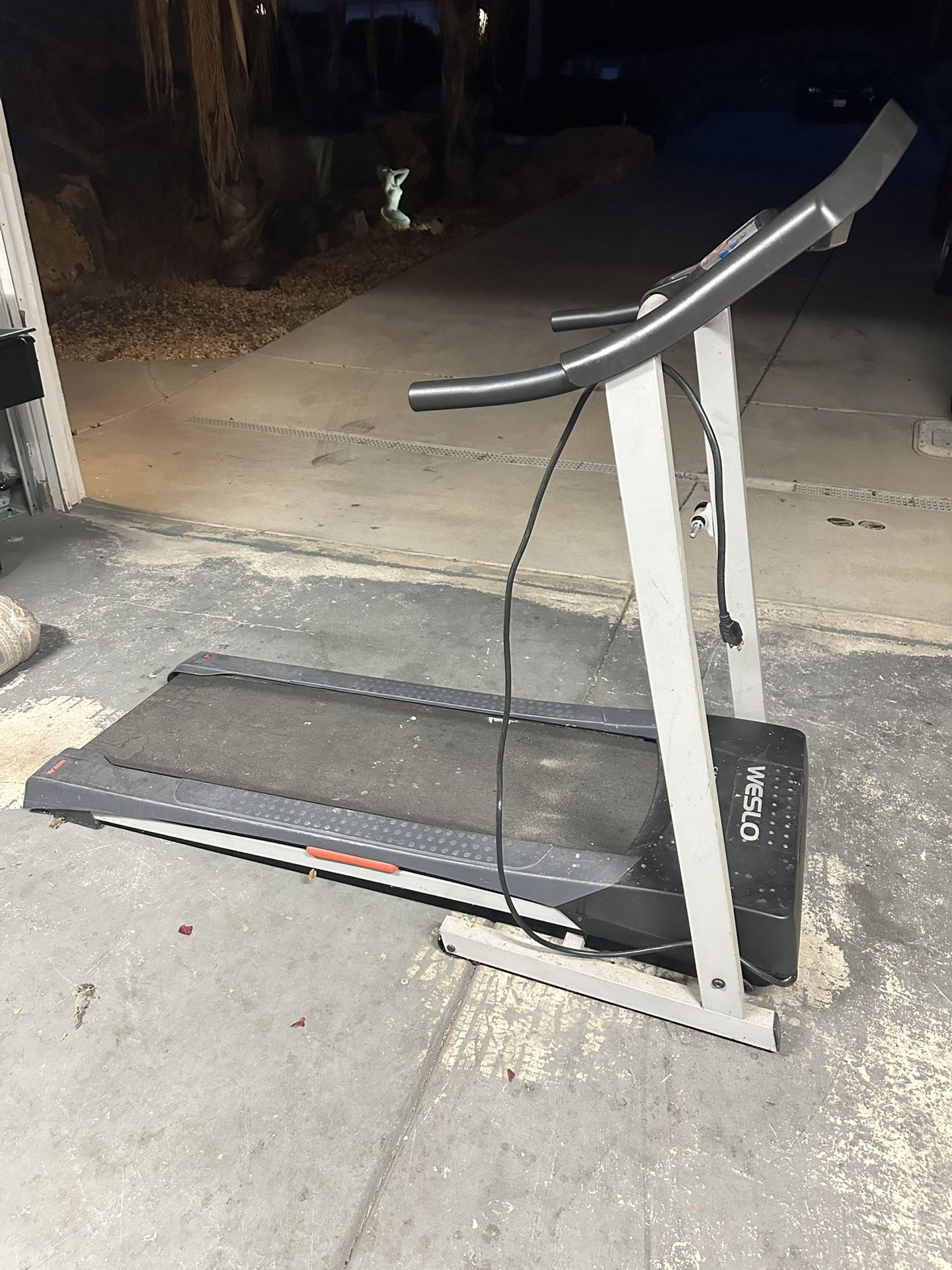Treadmill is Working Fine.Key Is Lost But There’s A Magnetic Key That Work Perfectly Well . It Is Going For $30 This Is A Moving Sale