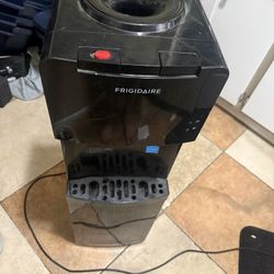 Frigidaire Hot & Cold Water Dispenser EFWC498-BLACK – 3/5 Gallon Top Load