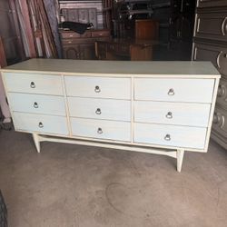 Vintage 9 Drawer Dresser 