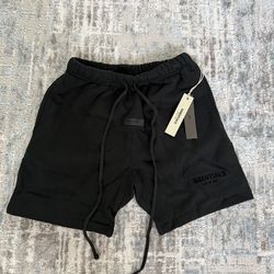 Essentails shorts size M