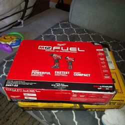 Milwaukee
 M12 FUEL 12-Volt
Lithium-lon Brushless
Cordless Hammer Drill and
Impact Driver Combo Kit w/2
Batteries and Baq (2-Tool)