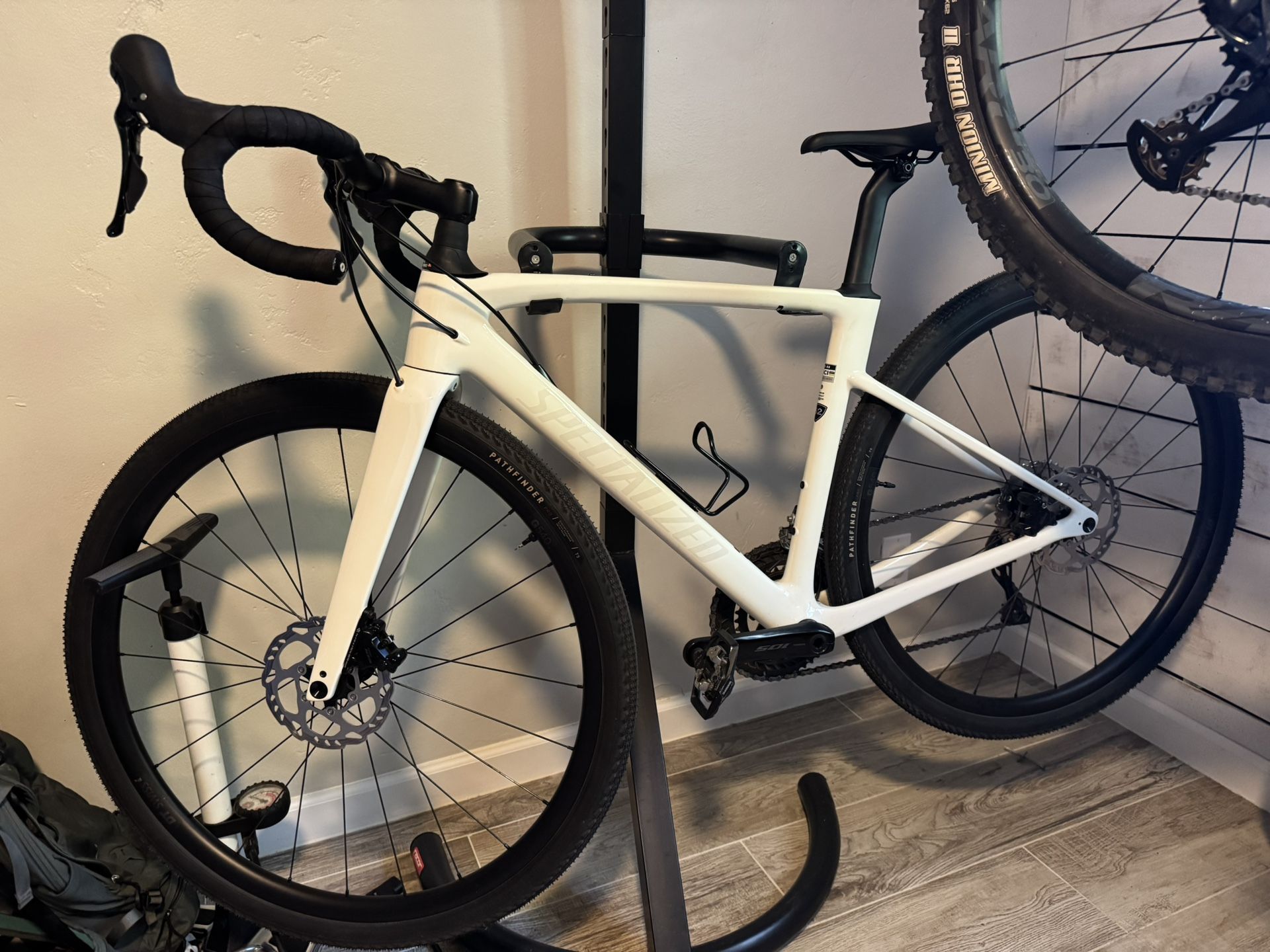 2025 Roubaix SL8 Sport (52cm)
