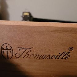 5 Piece Thomasville Bedroom Set (Homecoming Collection)... BEST OFFER