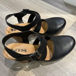 Korks Black Platform Heels