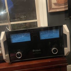 McIntosh  462 2 Channel Amplifier & C2700 Tube Preamp