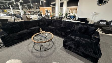 SECTIONAL WITH CUP HOLDERS AND USB