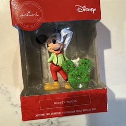 NEW Hallmark Disney MICKEY MOUSE & Wreath Christmas ORNAMENT