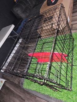Dog Kennel/Crate 20" x 18" x 24" – Good Condition