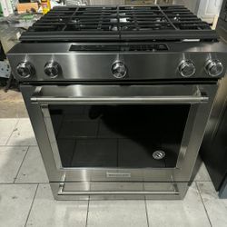 KITCHENAID 30" STAINLESS STEEL SLIDE IN GAS STOVE 5 BURNER/ CONVECTION OVEN/ AIR FRY 