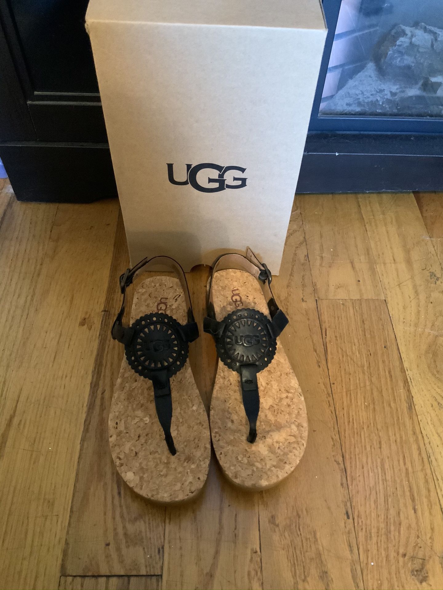 New ugg sandals size 8 Pick up in Bronx (Cash)Firm price. No trades. If you're not buying today, don't send msgs. Thanks